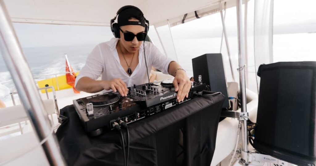 遊艇DJ