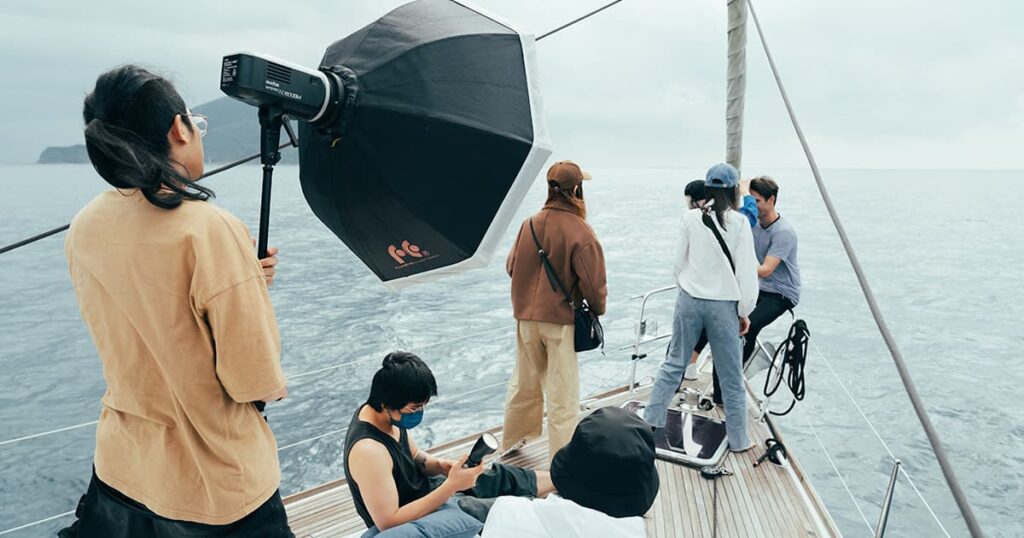 遊艇上攝影師商業拍攝
