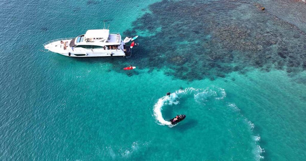 澎湖遊艇搭配水上摩托車