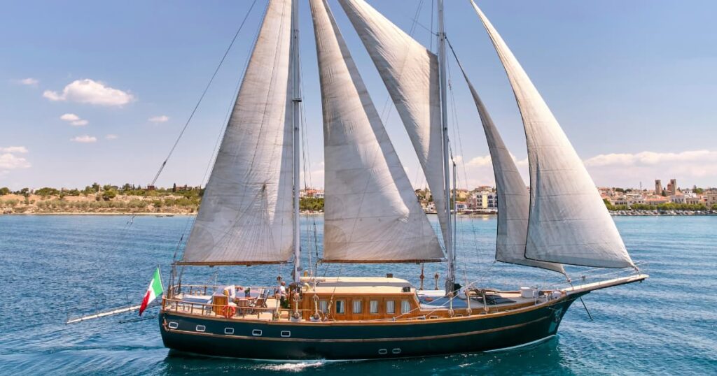 希臘古典帆船如何包遊艇